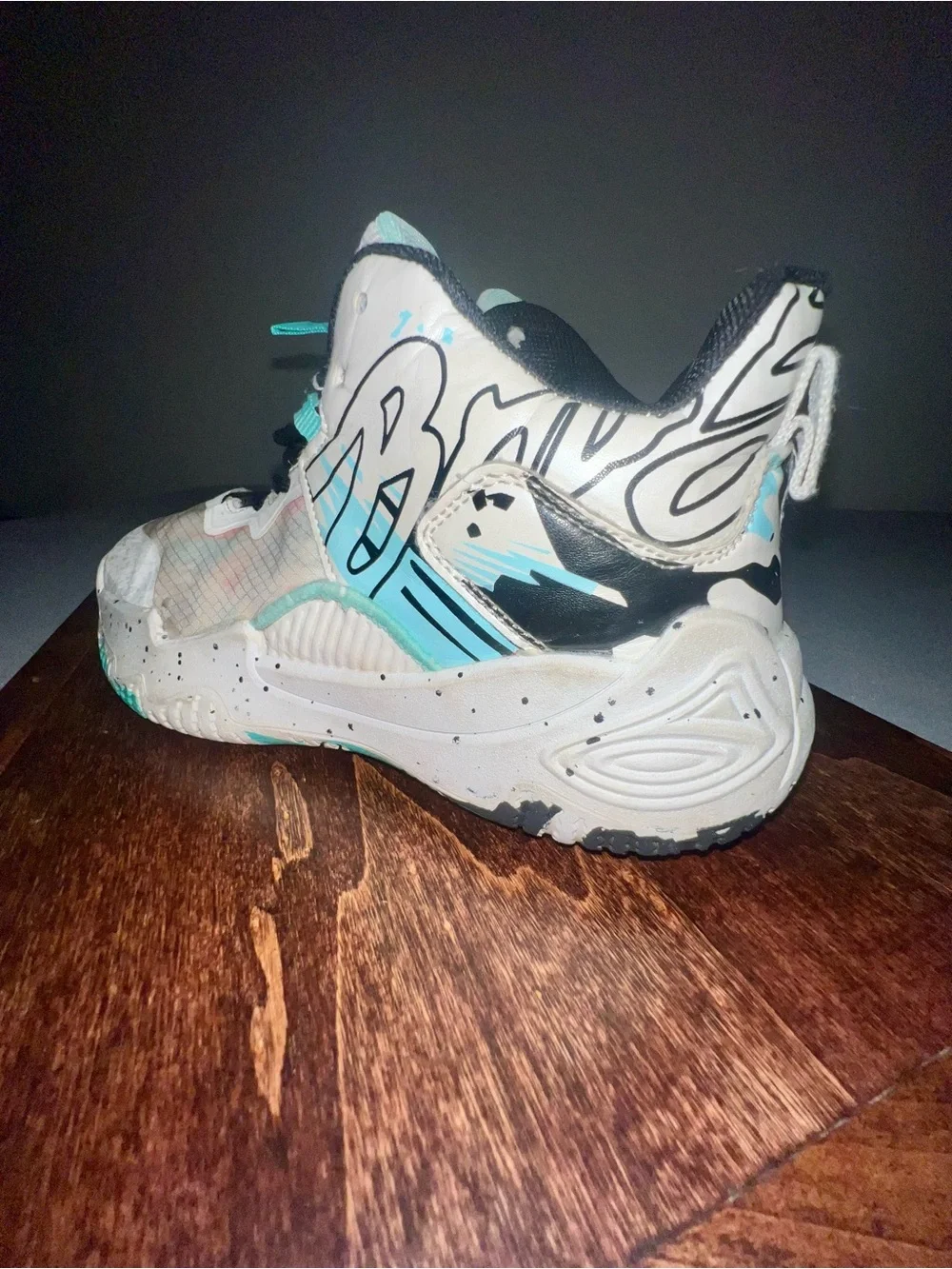 Unisex basketball shoes high top graffiti sneakers size US 7 women’s/ 6 men’s